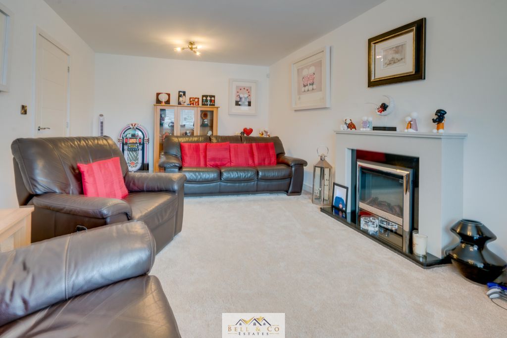 Property photo 3 of 33 Lounge  2