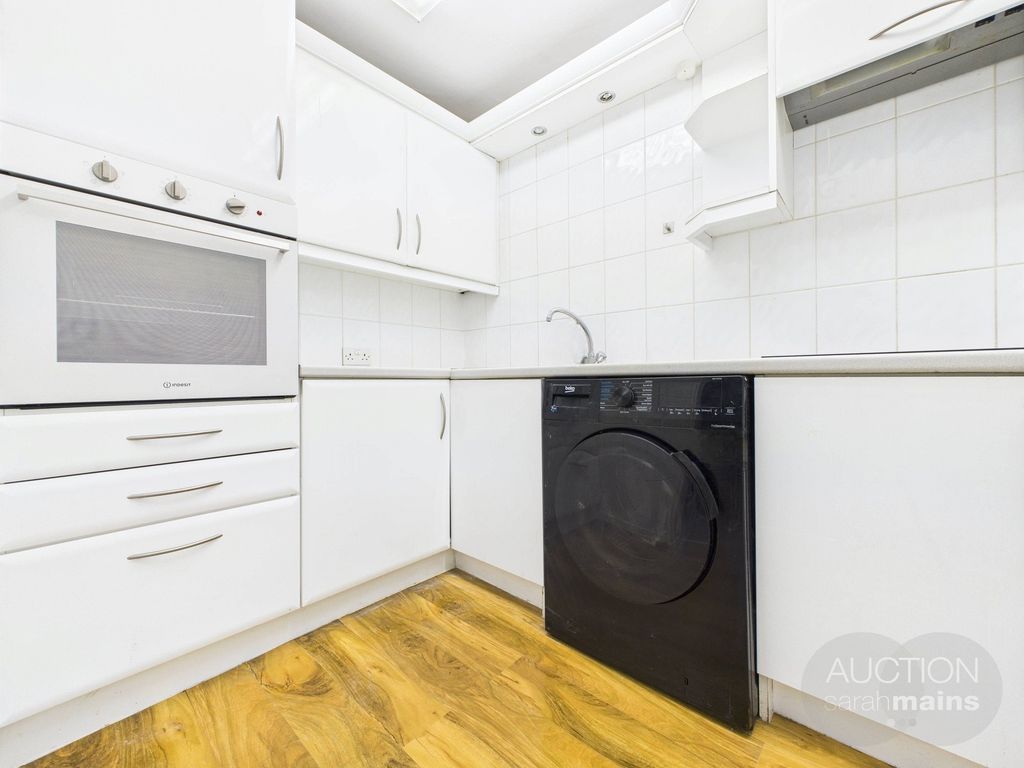 Property photo 3 of 6 Kitchen
