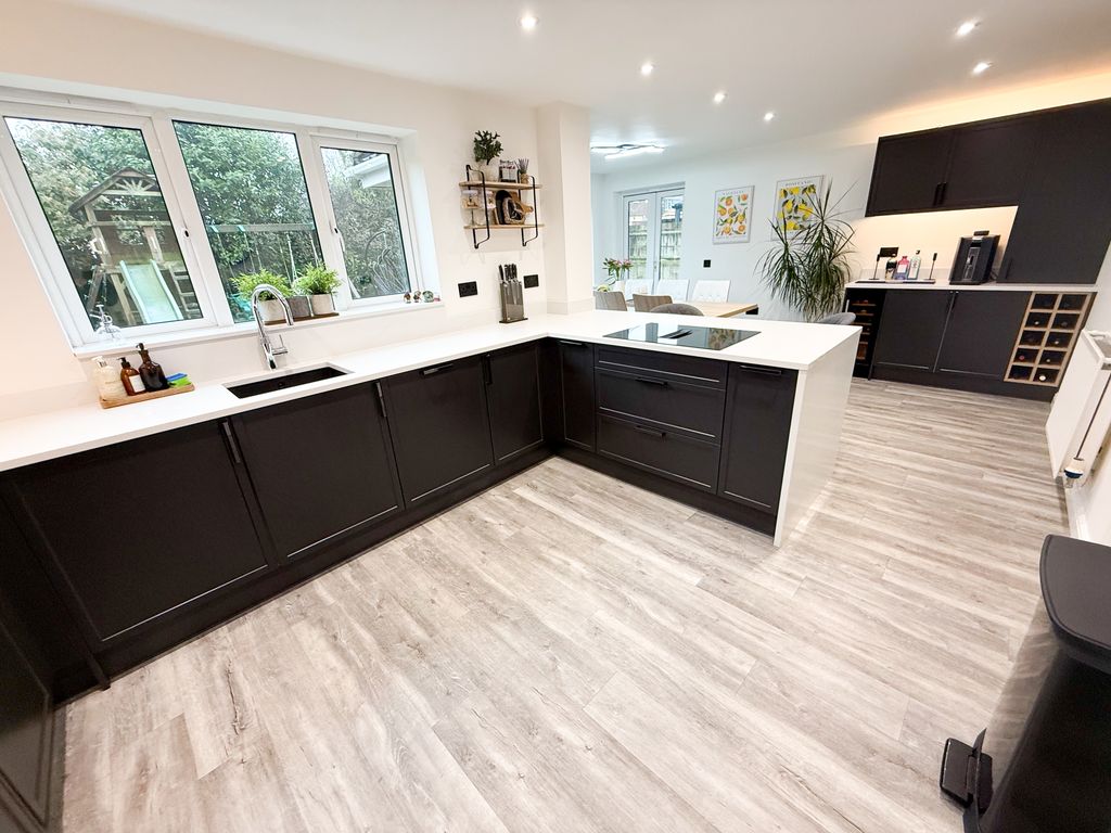 Property photo 3 of 31 Img_8323