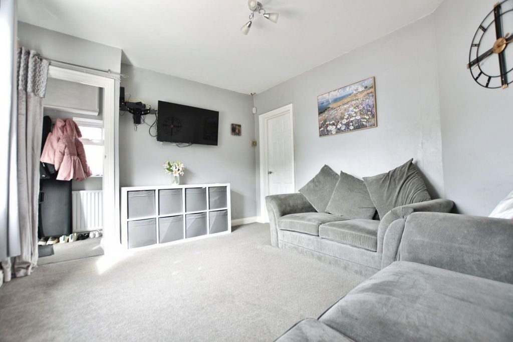 Property photo 3 of 13