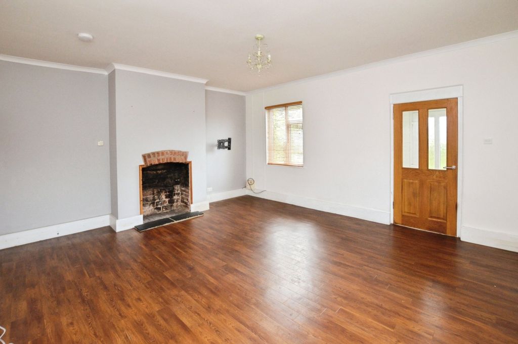 Property photo 3 of 11 Living Room