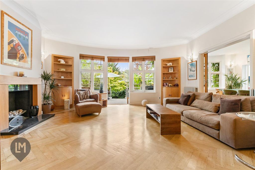 Property photo 2 of 17 Albert Drive