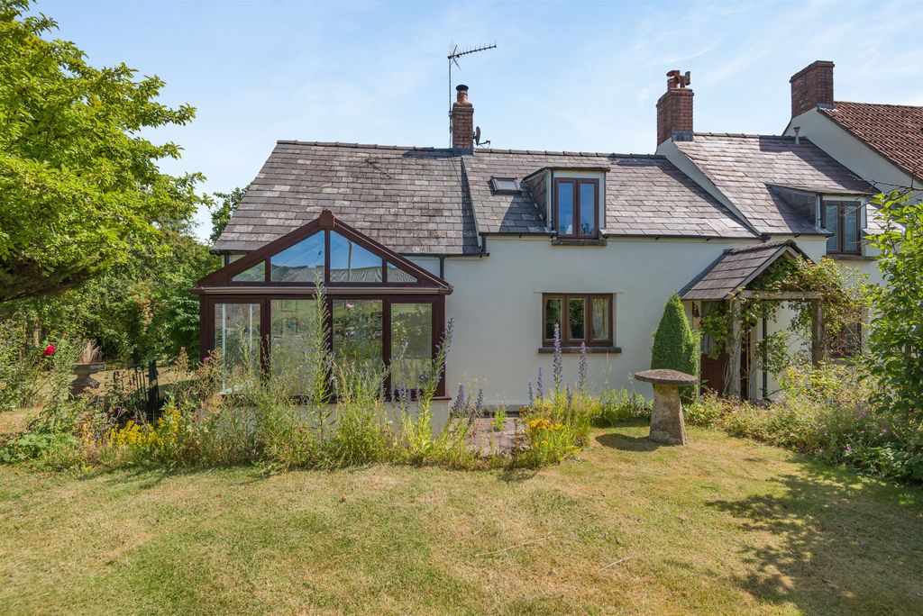 Property photo 2 of 31