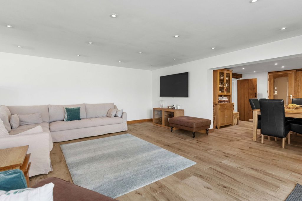 Property photo 3 of 49