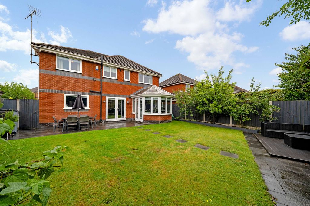 Property photo 2 of 43