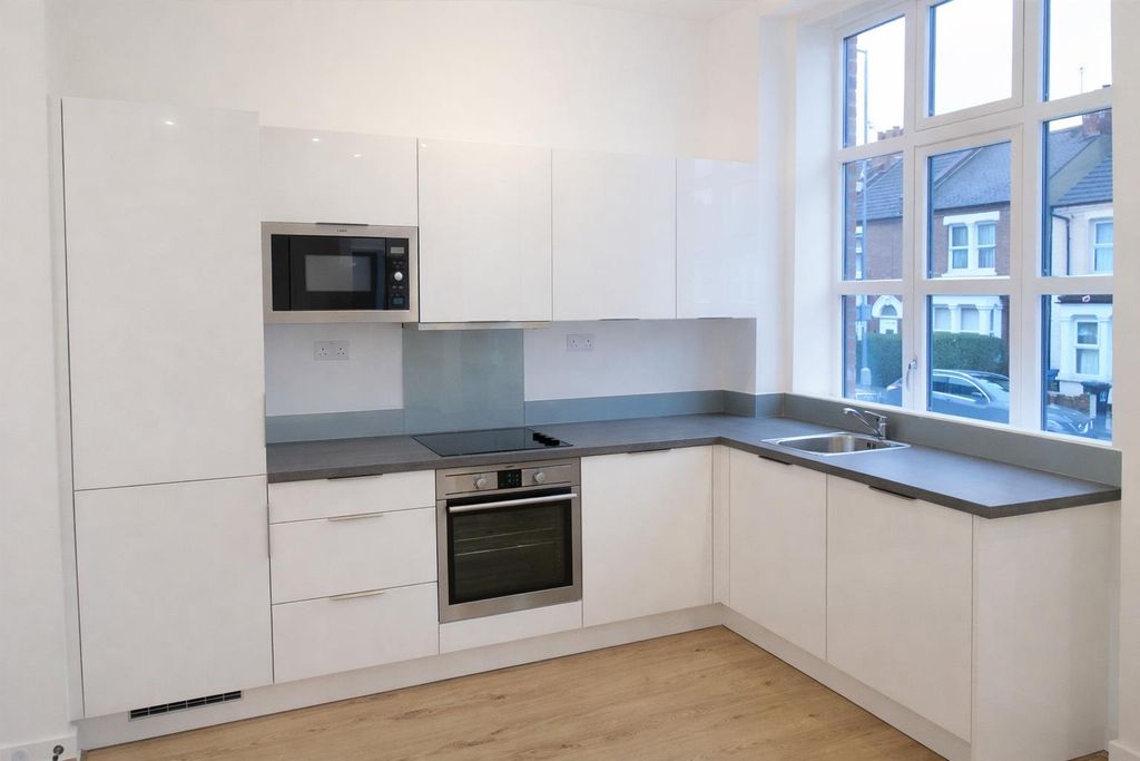 Property photo 3 of 6 Coopers Estate Agents