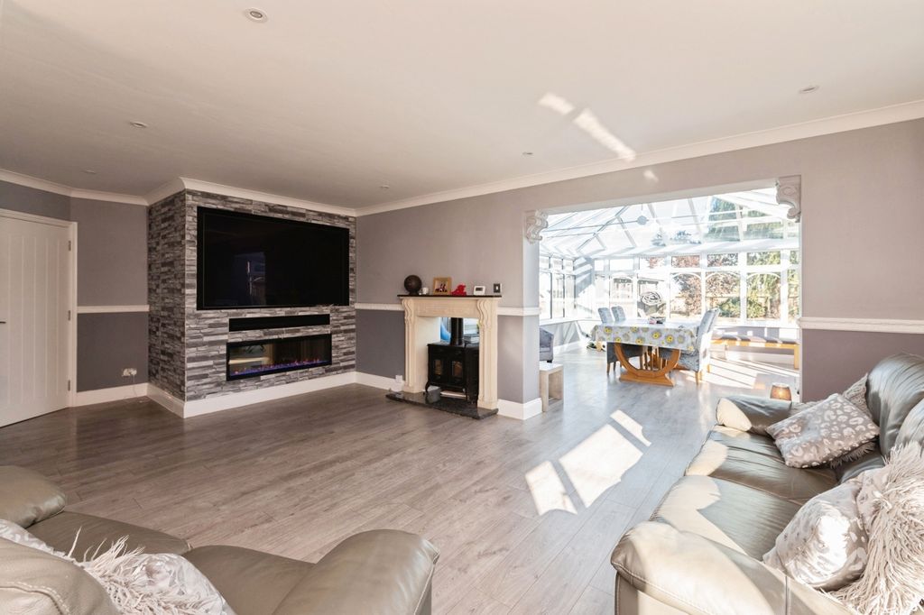 Property photo 3 of 16 Photo