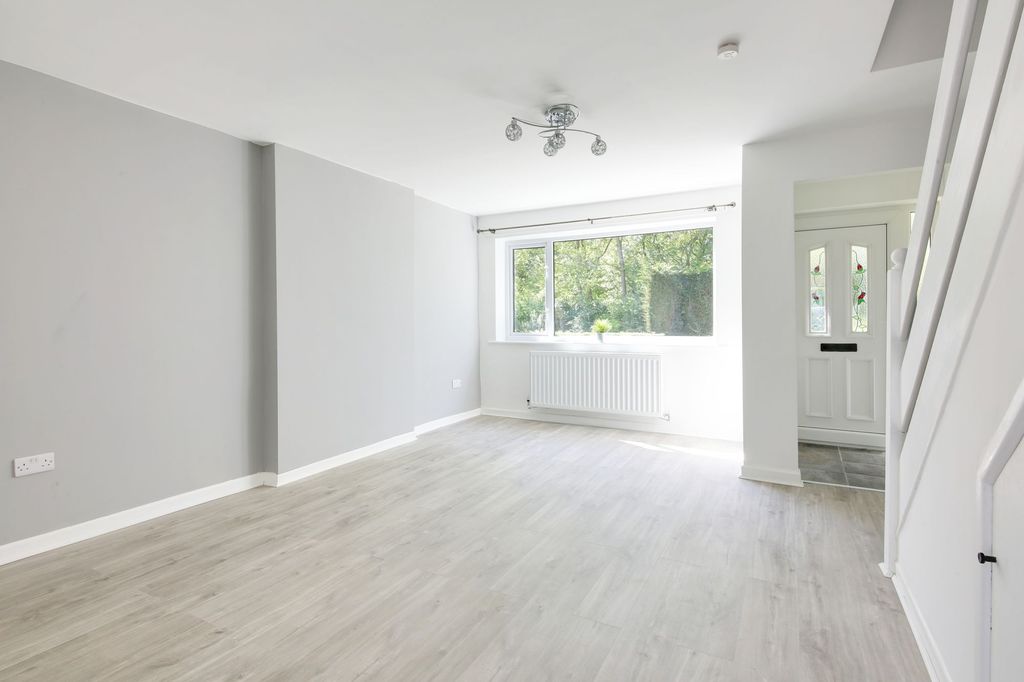 Property photo 2 of 16 Lounge