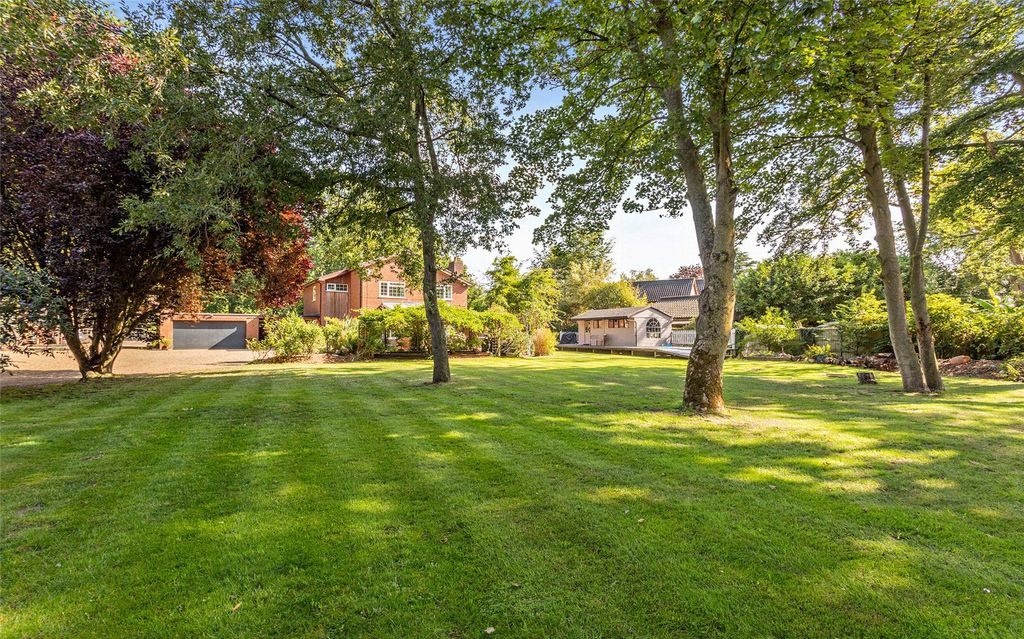 Property photo 3 of 18 Grounds