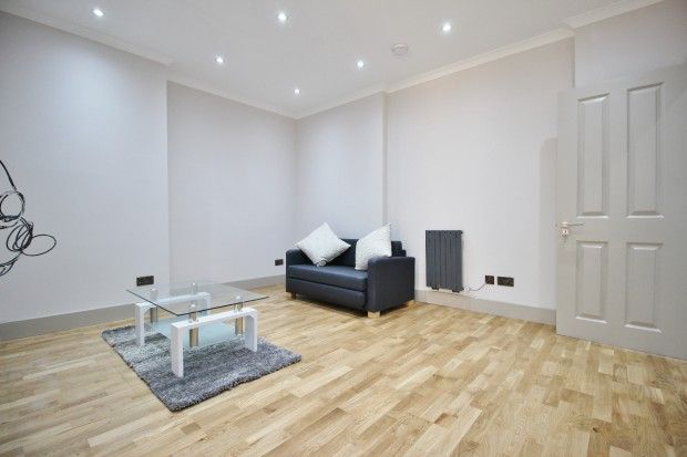 Property photo 3 of 6 Lounge