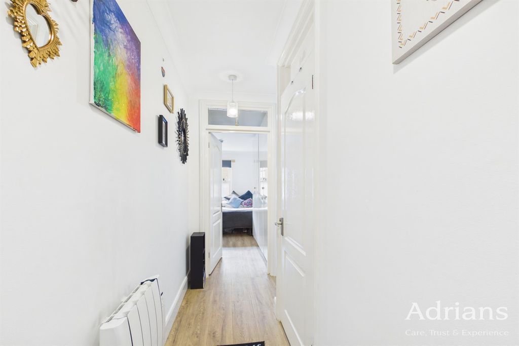 1 bed flat for saleCathedral Walk, City Centre, Chelmsford CM1 photo 5