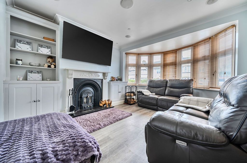 Property photo 2 of 20