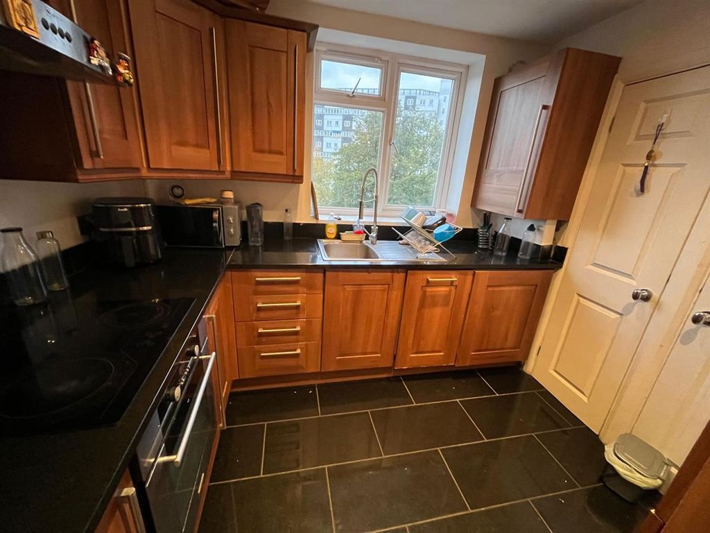 Property photo 2 of 9 Atkinson House Eden Harper Sw11Jpg