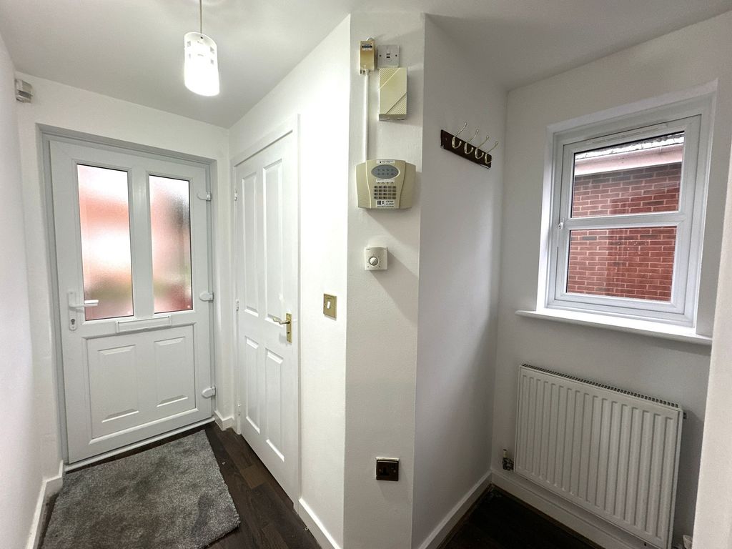 Property photo 2 of 14 Hallway