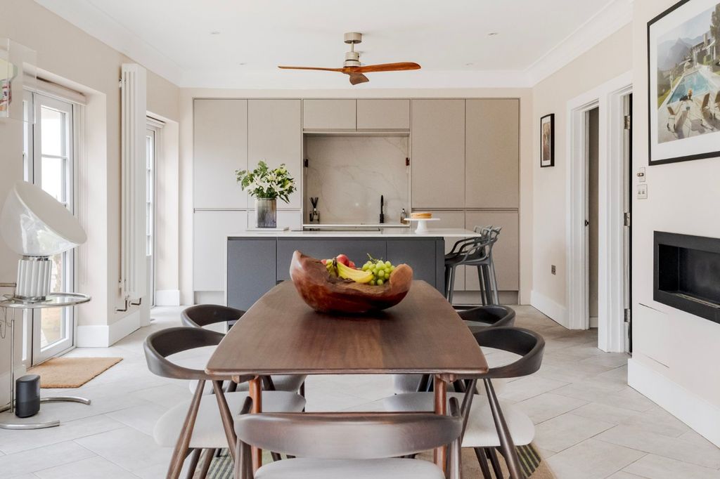 Property photo 3 of 24