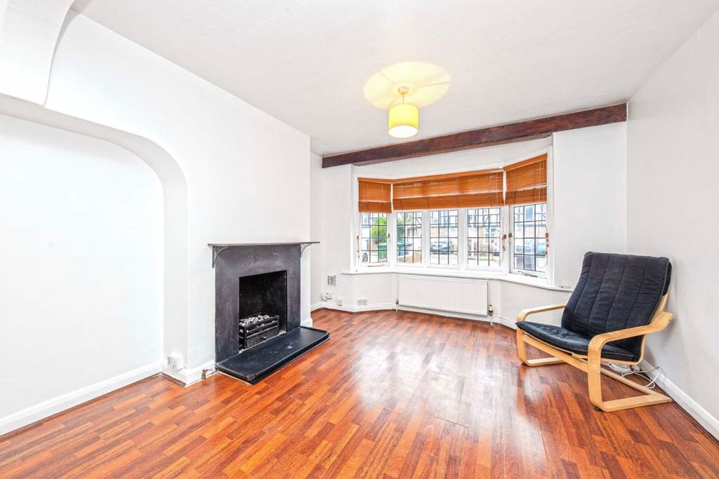 Property photo 2 of 8