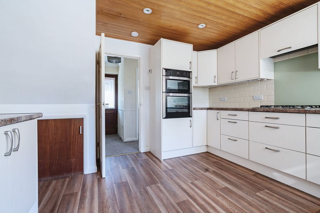 Property photo 3 of 12 Kitchen