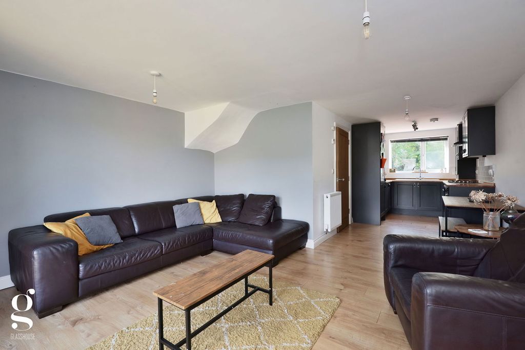 Property photo 2 of 32