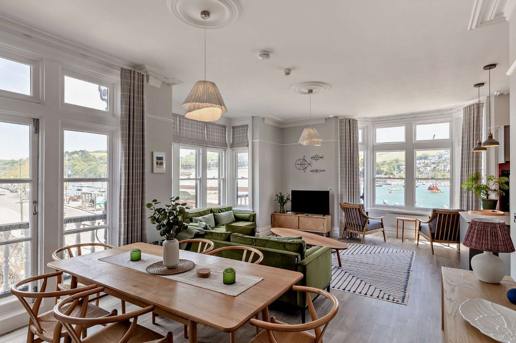 Property photo 1 of 12 Living/Dining Area