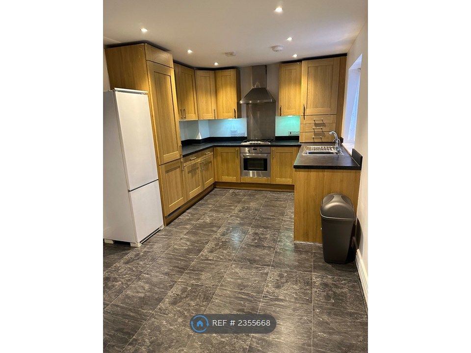 Property photo 3 of 12 Kitchen