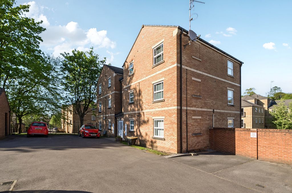 Property photo 1 of 14 1454755-13-69F3A5...