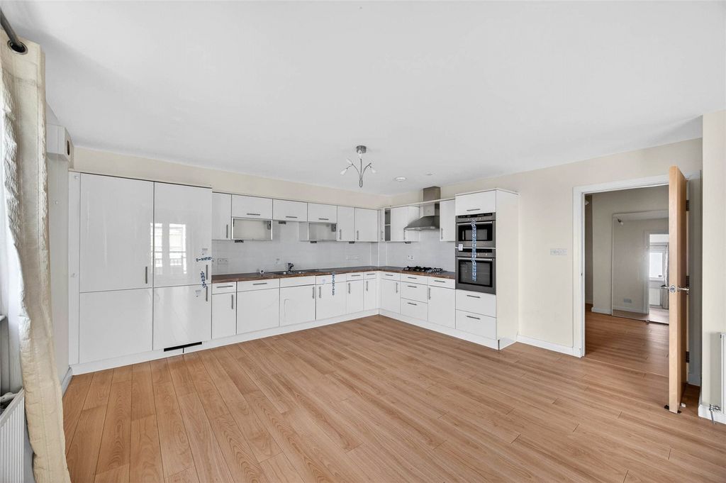 Property photo 3 of 10 25 Rubislaw Drive 4