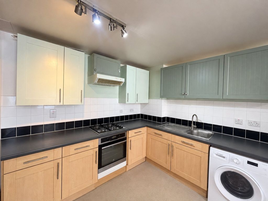 Property photo 3 of 6 Kitchen