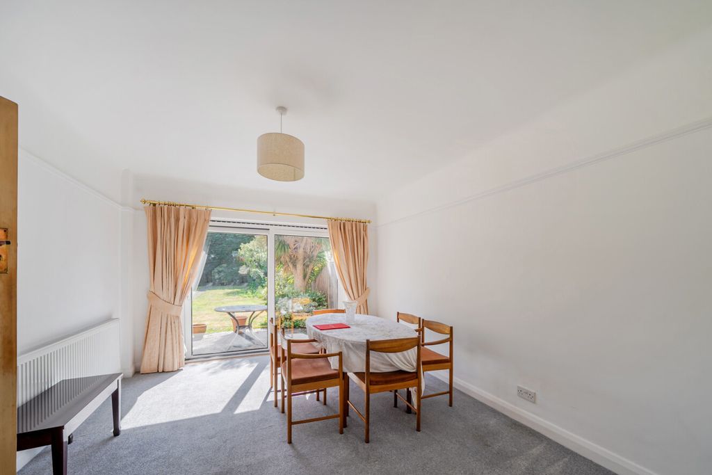 Property photo 2 of 17 1486372-11-6A4d19...