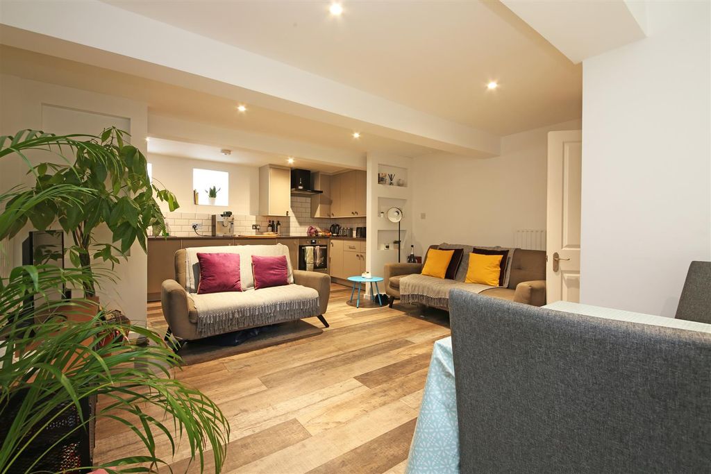 Property photo 1 of 10 31A Hoyle Road Reception 2.Jpg