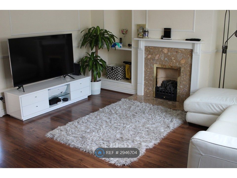 Property photo 2 of 17 Living Room 1