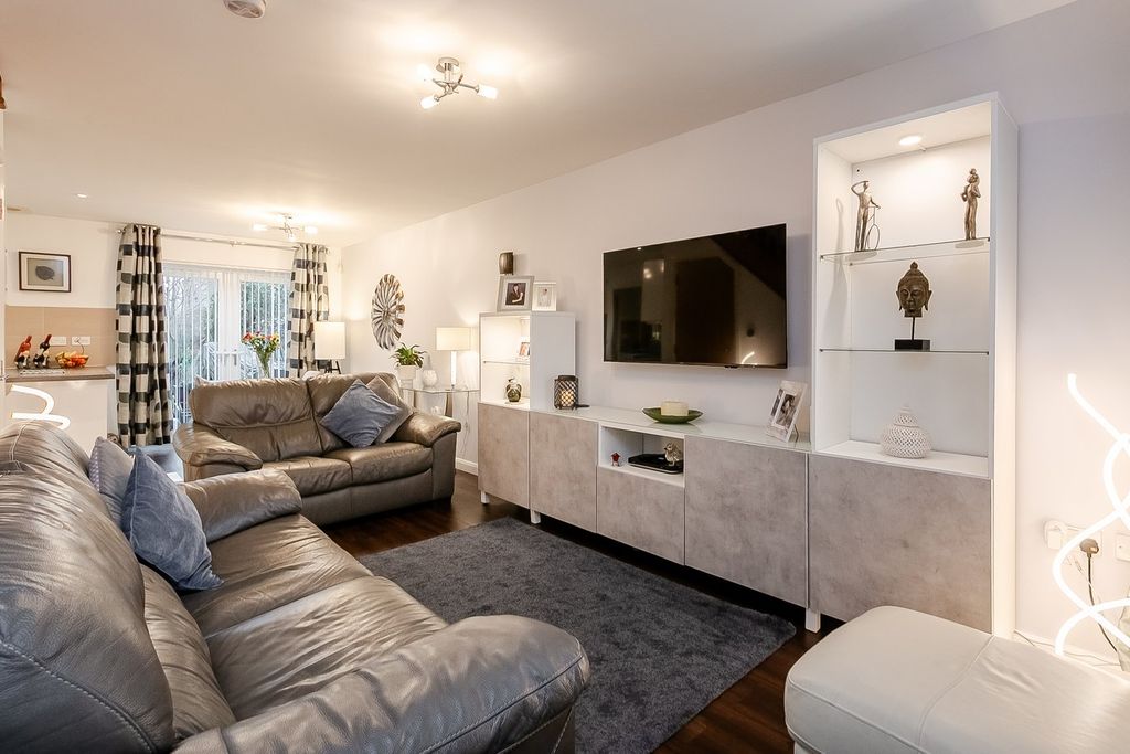 Property photo 2 of 30