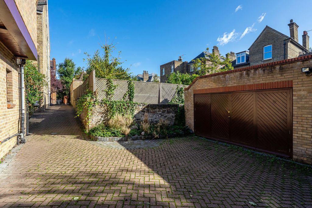 Property photo 2 of 12