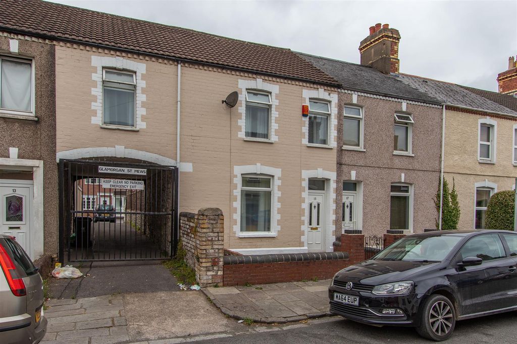 3 bed terraced house to rent Canton