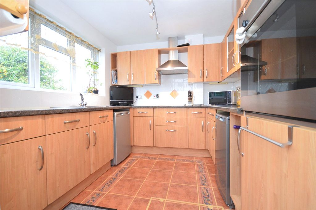 Property photo 3 of 22 Kitchen