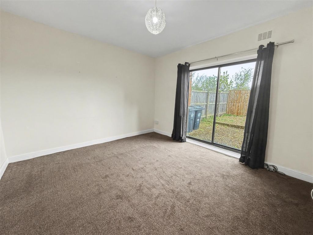 Property photo 3 of 9 Dining Room