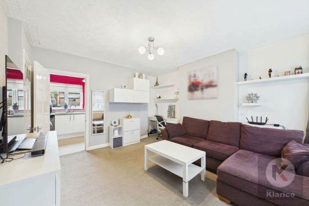 Property photo 3 of 11 Living
