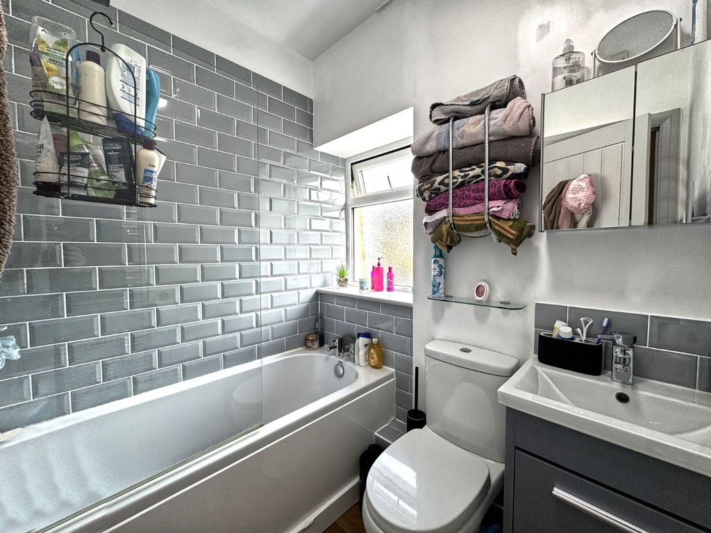 Property photo 2 of 24