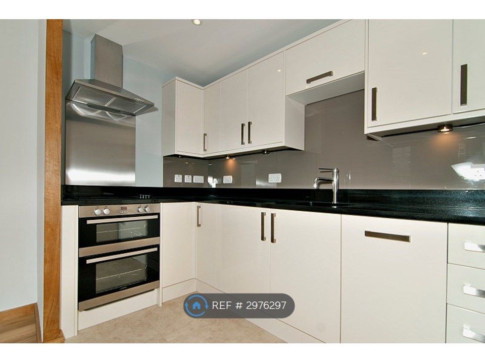 Property photo 1 of 9 Kitchen