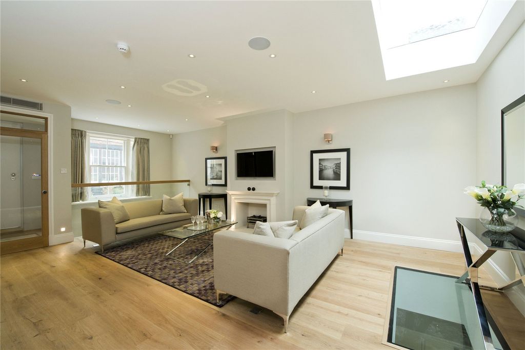 Property photo 2 of 11 Reception Room