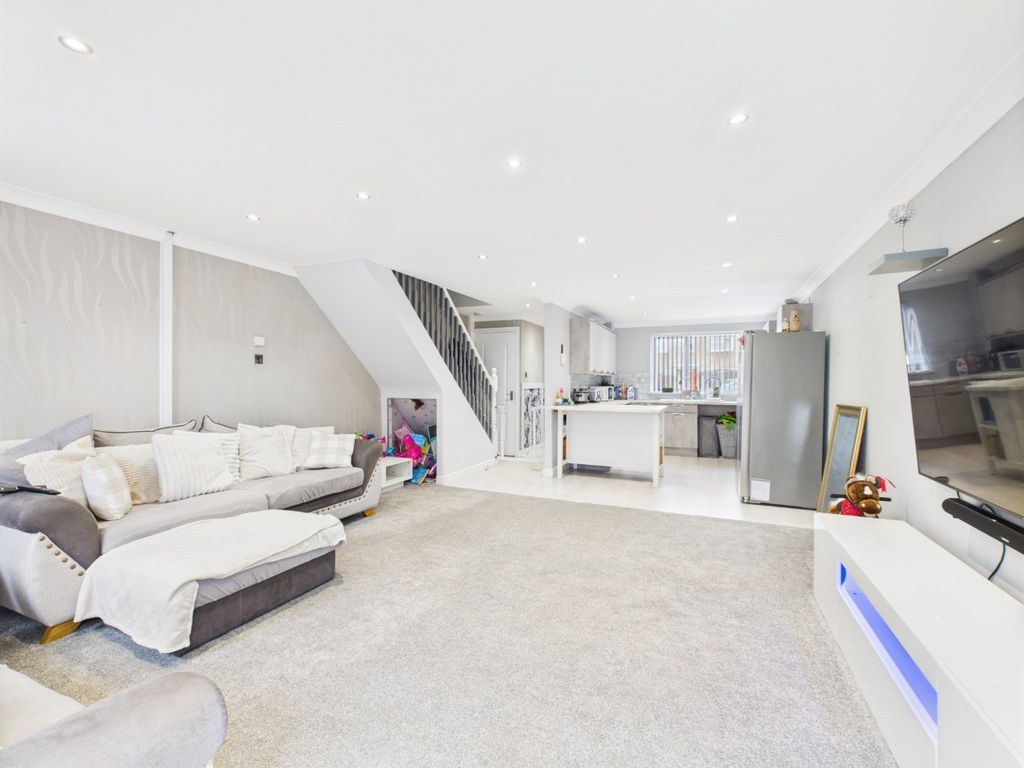 Property photo 3 of 10 4405787