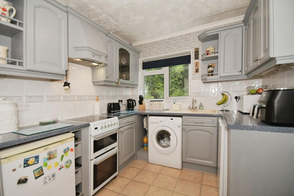 Property photo 3 of 16 Kitchen.Jpg