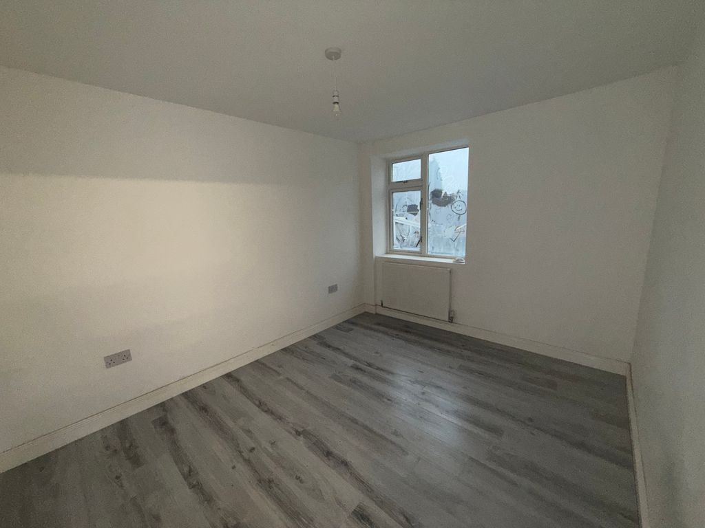 Property photo 2 of 4 Bedroom 1