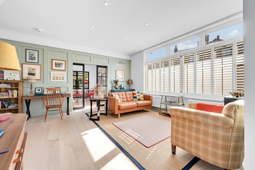 Property photo 1 of 16 1 Coningsby Road-3.Jpg