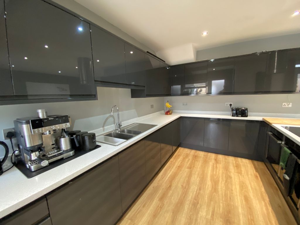 Property photo 1 of 20 Luxury Kitchen With Appliances