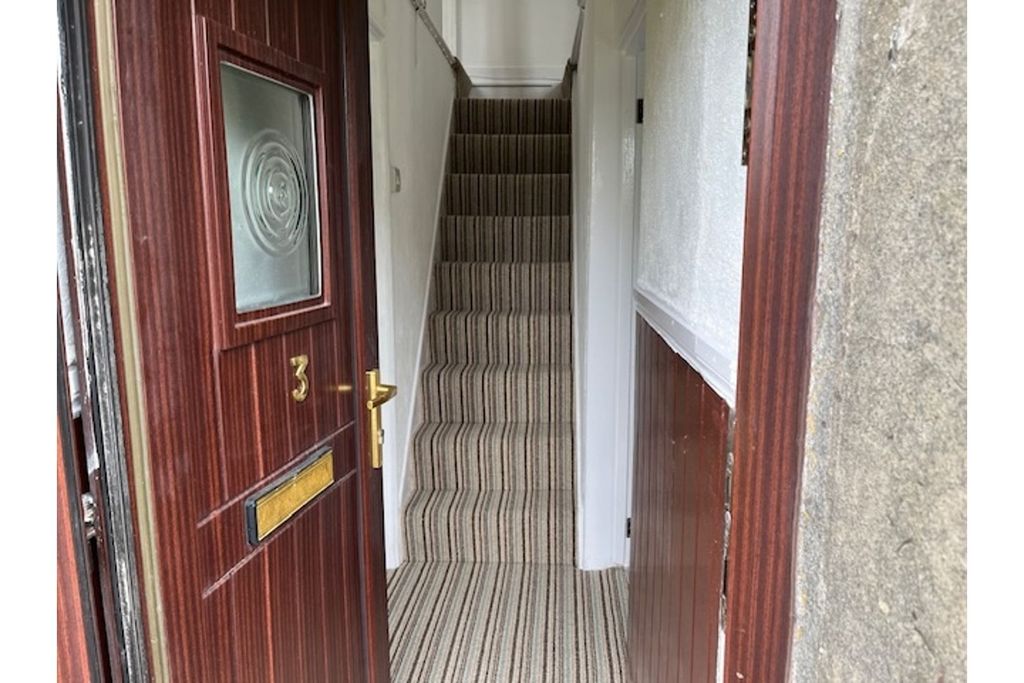 Property photo 3 of 19 Staircase
