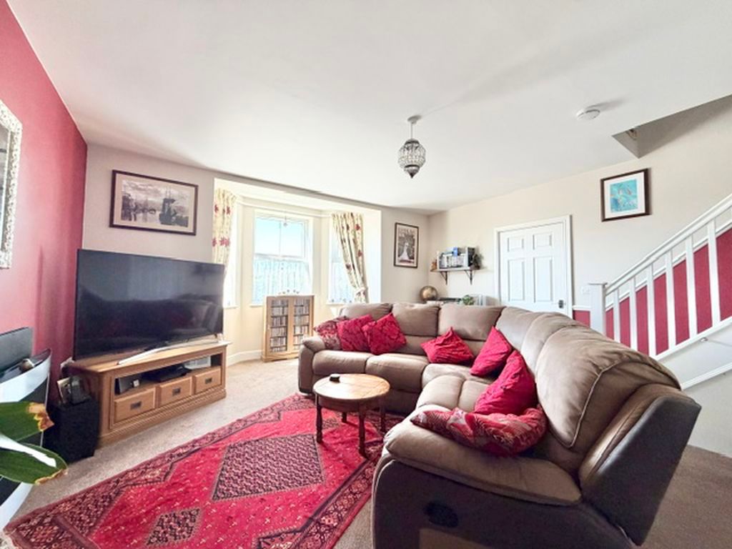 Property photo 2 of 24 Lounge