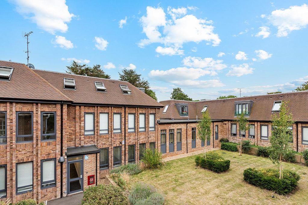 Property photo 1 of 13 8 Manor Gardens-Lr9.Jpg