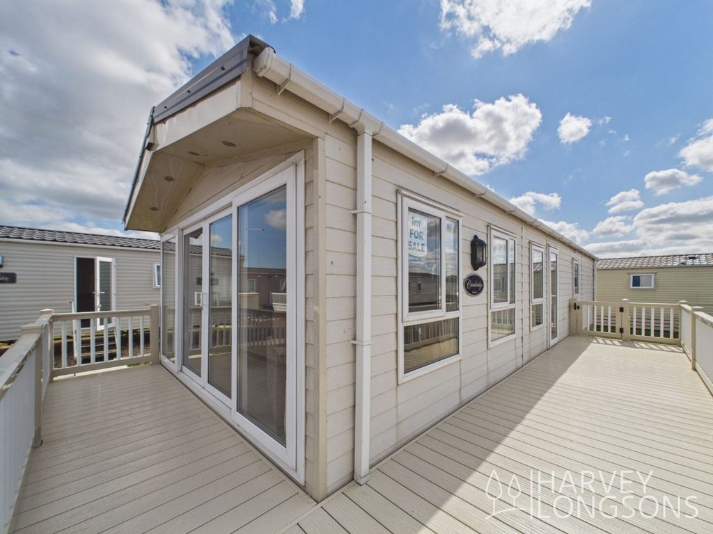 Property photo 1 of 17 Delta Cambridge Exterior Decking Alberta Holiday Park