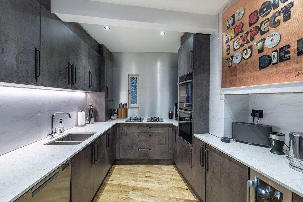 Property photo 3 of 29