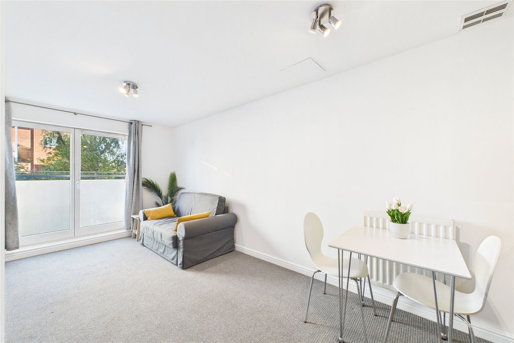 Property photo 2 of 7 Picture No. 10